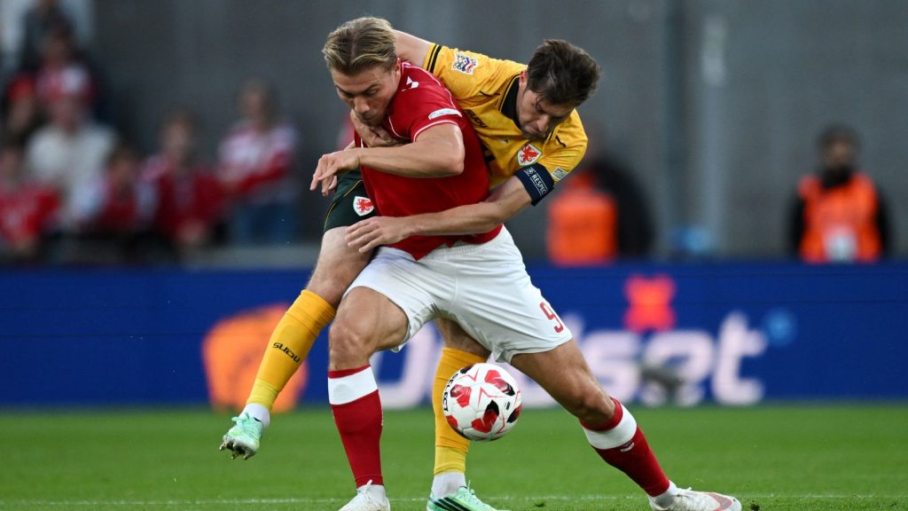 skysports-rasmus-hojlund-ben-davies_7362693.jpg